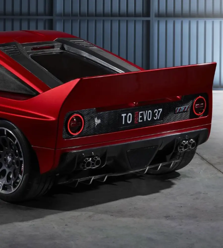 Športový automobil s výfukovým systémom Kline v dielni