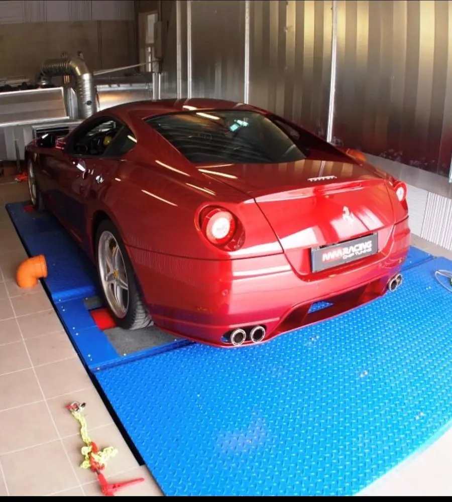 Ferrari s úpravami NOVITEC na výkonovej brzde MM RACING